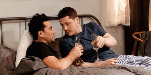 Schitt's Creek: David and Patrick drink champagne and kiss.