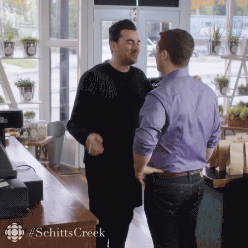 Schitt's Creek: David and Patrick kiss.